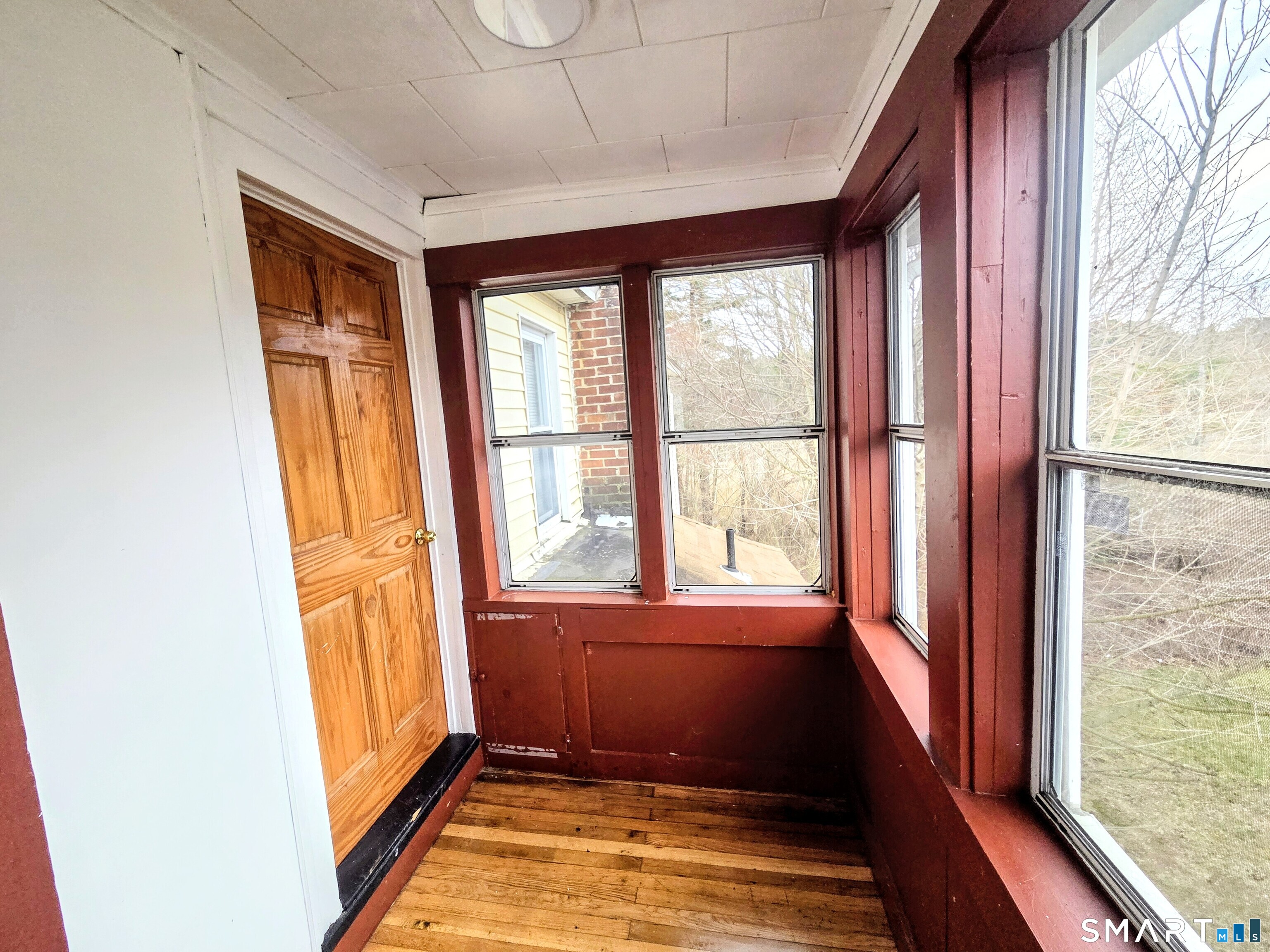 387 Putnam Pike Killingly, CT 06241 - Photo 2 of 17 a view of an entryway