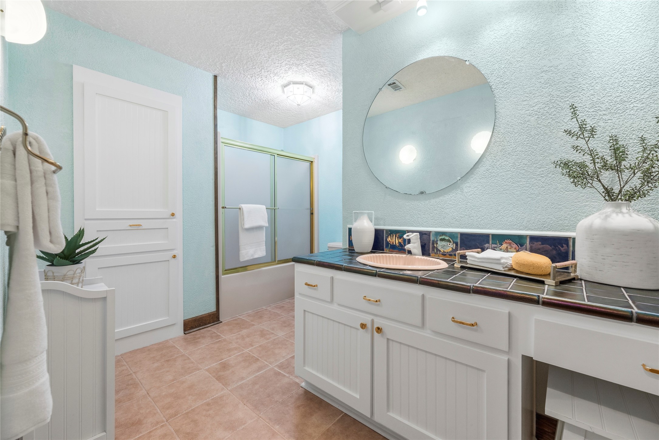 281 Ridgewood Drive Hockley, TX 77447 - Photo 25 of 41 Secondary Bath
