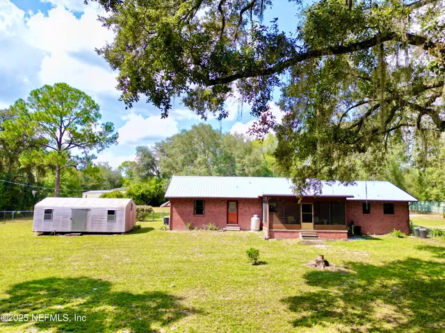 $320,000 | 137 West Oak Cir Drive, Interlachen, FL 32148