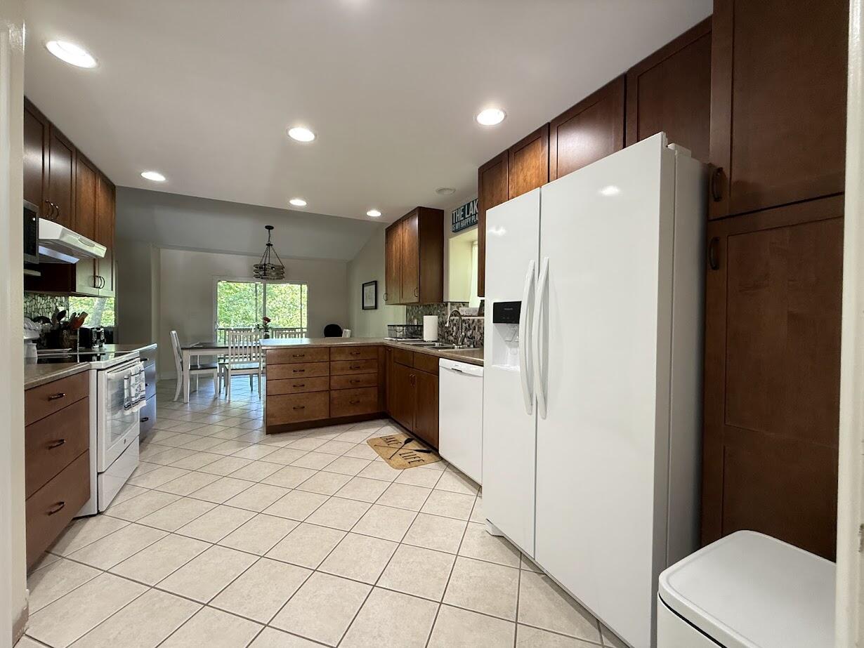 369 Crestview Drive Ridgedale, MO 65739 - Photo 14 of 35 Kitchen to Dining