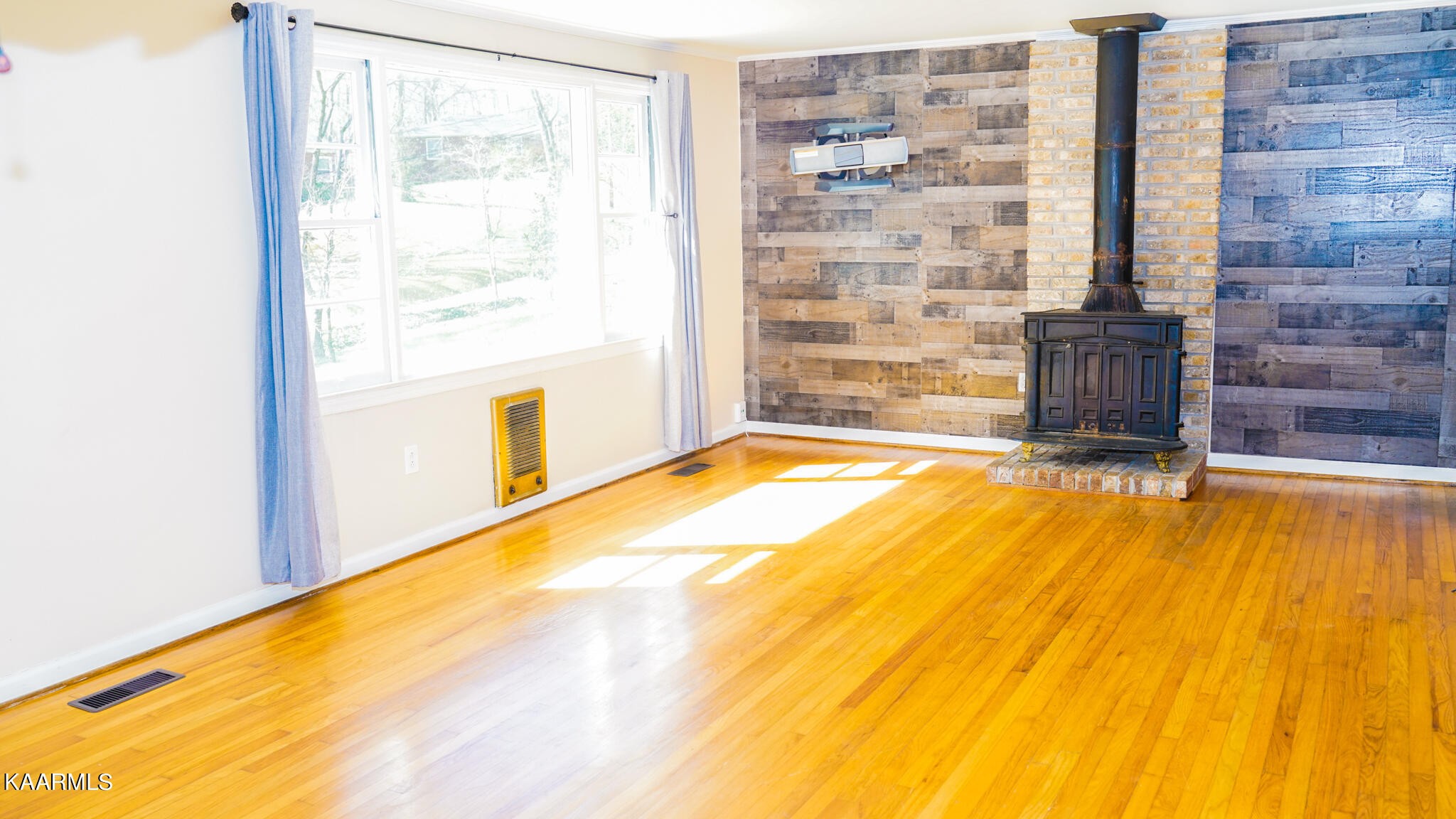 210 Maple Loop Road Knoxville, TN 37920 - Photo 8 of 25 Gallery Image 8