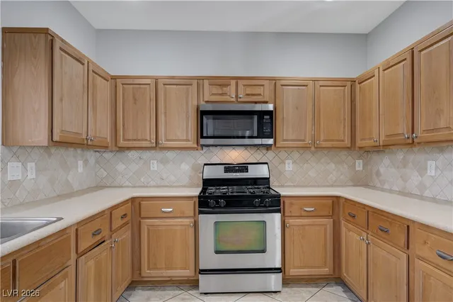 $2,000 | 9004 Snowtrack Avenue, Las Vegas, NV 89149