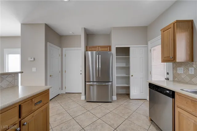 $2,000 | 9004 Snowtrack Avenue, Las Vegas, NV 89149