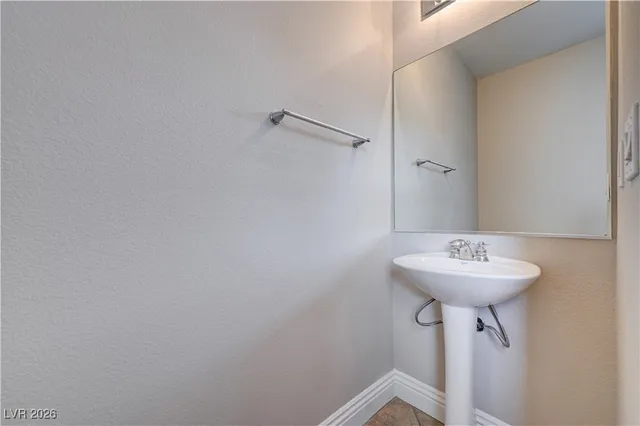 $2,000 | 9004 Snowtrack Avenue, Las Vegas, NV 89149