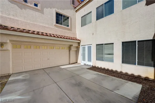 $2,000 | 9004 Snowtrack Avenue, Las Vegas, NV 89149