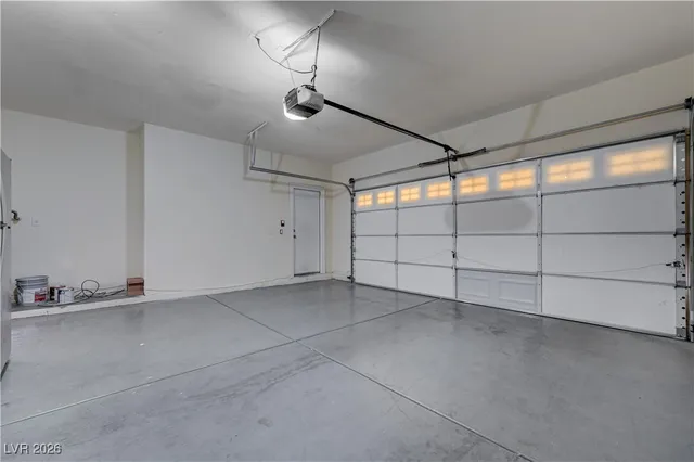 $2,000 | 9004 Snowtrack Avenue, Las Vegas, NV 89149