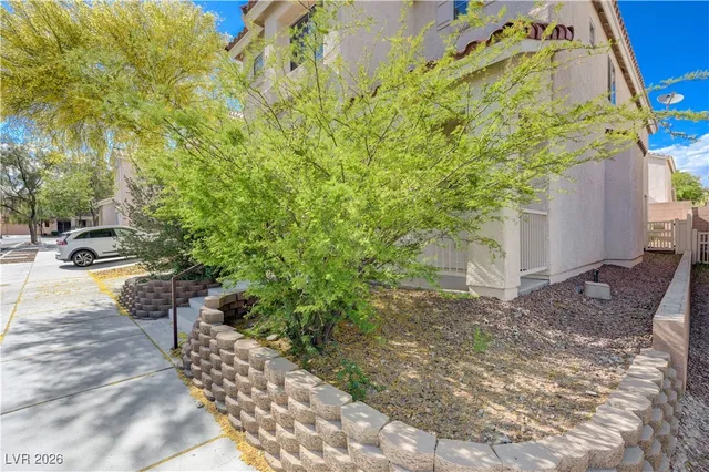 $2,000 | 9004 Snowtrack Avenue, Las Vegas, NV 89149