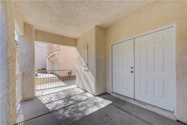 $2,000 | 9004 Snowtrack Avenue, Las Vegas, NV 89149