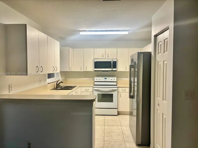 $3,300 | 17151 Northwest 23rd Street, Unit 17151, Pembroke Pines, FL 33028