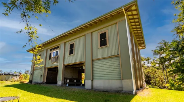 a view of a house with a backyard