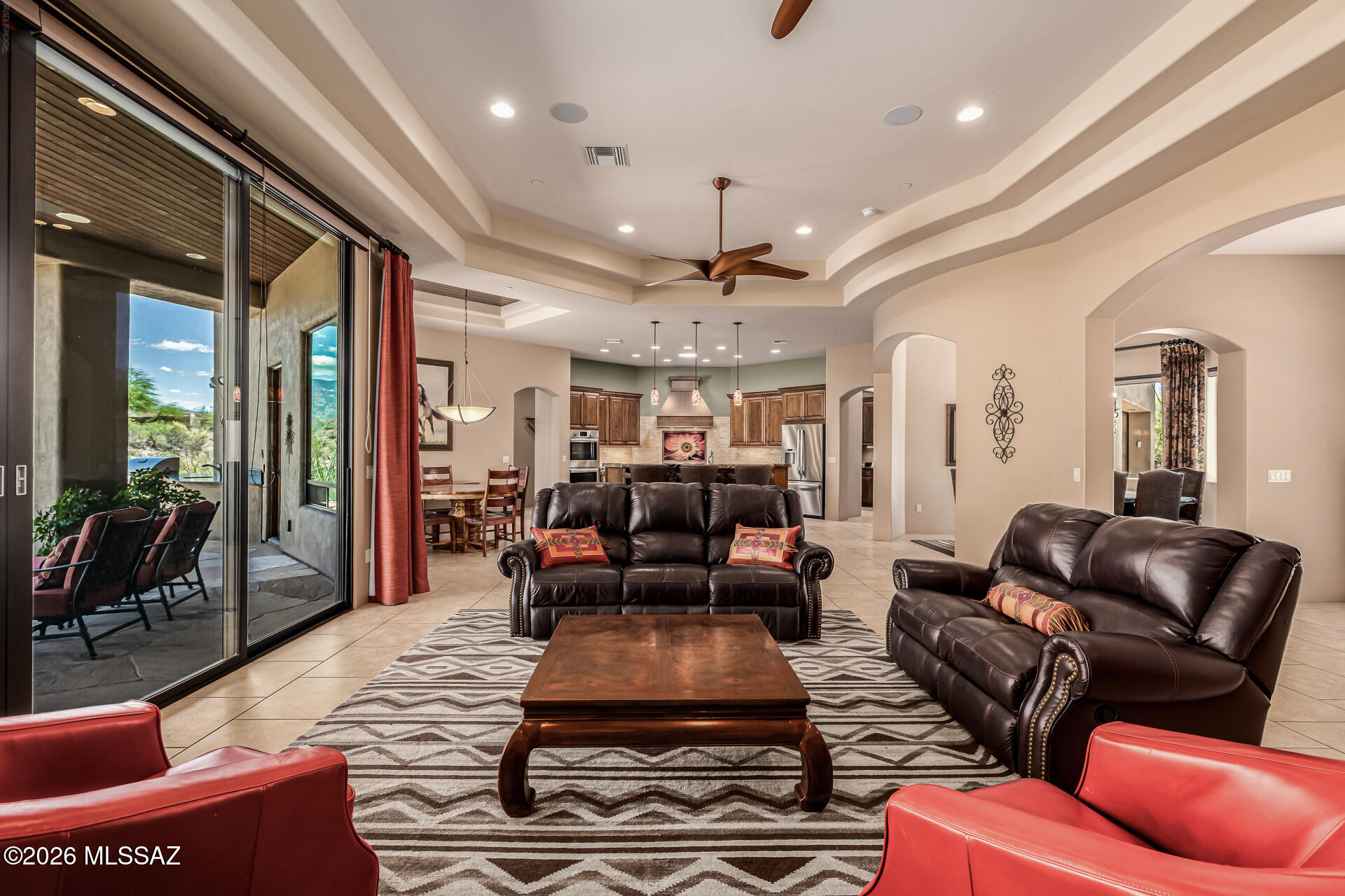 8301 South Triangle R Ranch Place Vail, AZ 85641 - Photo 13 of 50 Massive great room
