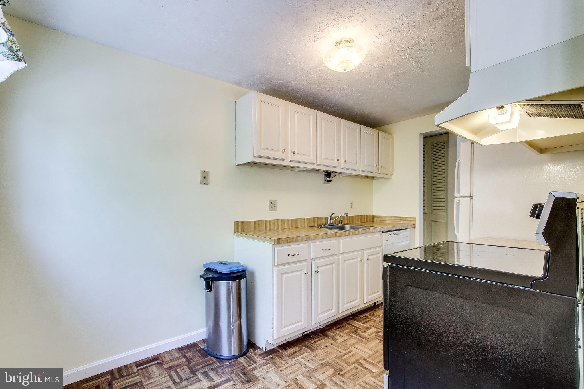 6126 Mantle Road Burke, VA 22015 - Photo 4 of 42 Gallery Image 4