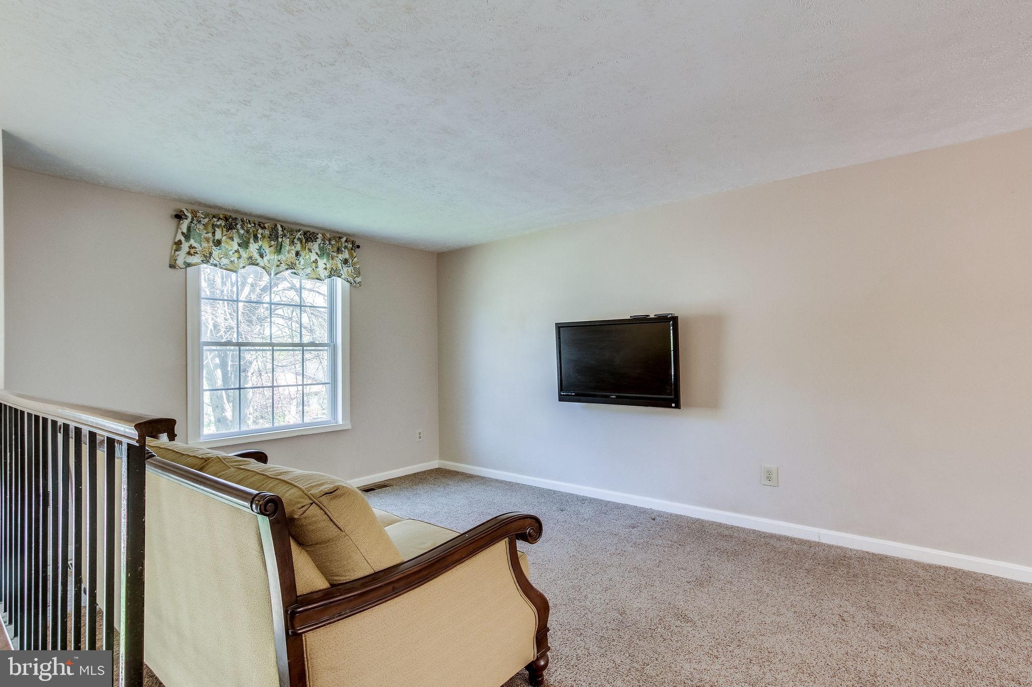 6126 Mantle Road Burke, VA 22015 - Photo 8 of 42 Gallery Image 8