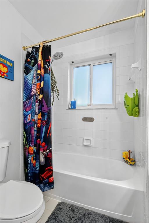 18676 Southwest 16th Street Pembroke Pines, FL 33029 - Photo 31 of 61 a bathroom with a bathtub and a toilet