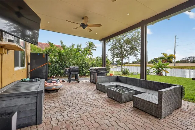 $800,000 | 18676 Southwest 16th Street, Pembroke Pines, FL 33029