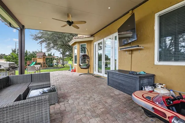 $800,000 | 18676 Southwest 16th Street, Pembroke Pines, FL 33029