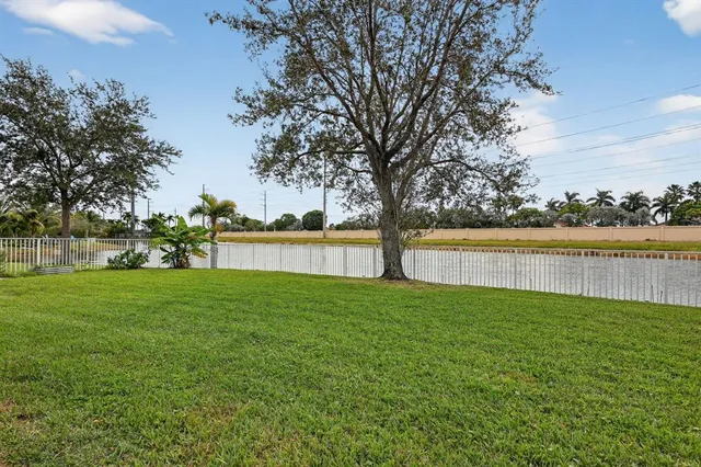 $800,000 | 18676 Southwest 16th Street, Pembroke Pines, FL 33029