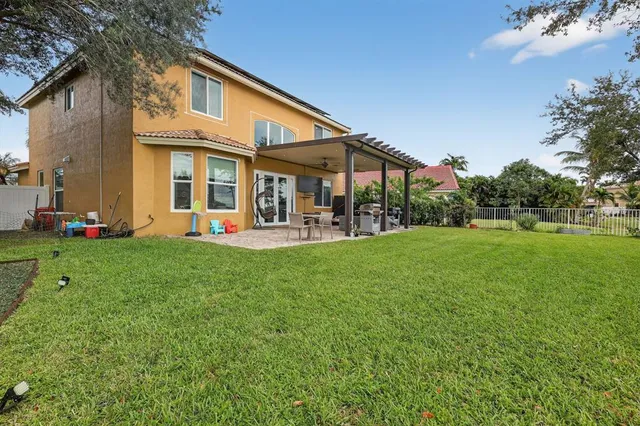 $800,000 | 18676 Southwest 16th Street, Pembroke Pines, FL 33029