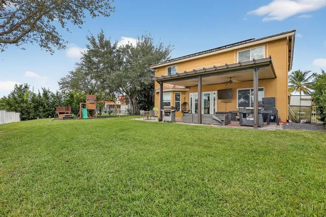 $800,000 | 18676 Southwest 16th Street, Pembroke Pines, FL 33029
