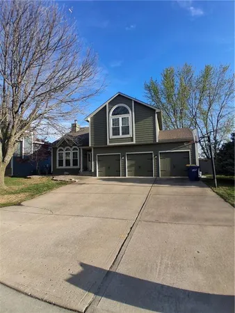 $425,000 | 213 Northeast Dreamweaver Avenue, Lee's Summit, MO 64086