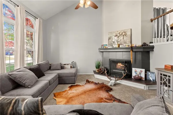 $425,000 | 213 Northeast Dreamweaver Avenue, Lee's Summit, MO 64086