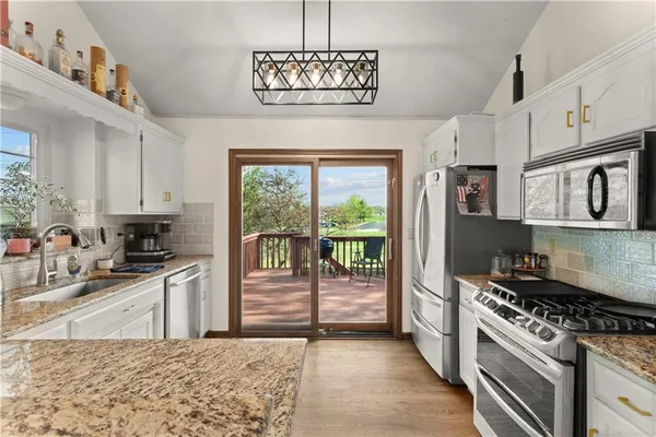 $425,000 | 213 Northeast Dreamweaver Avenue, Lee's Summit, MO 64086