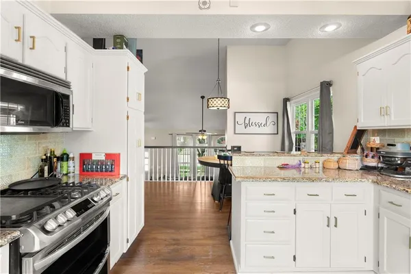 $425,000 | 213 Northeast Dreamweaver Avenue, Lee's Summit, MO 64086