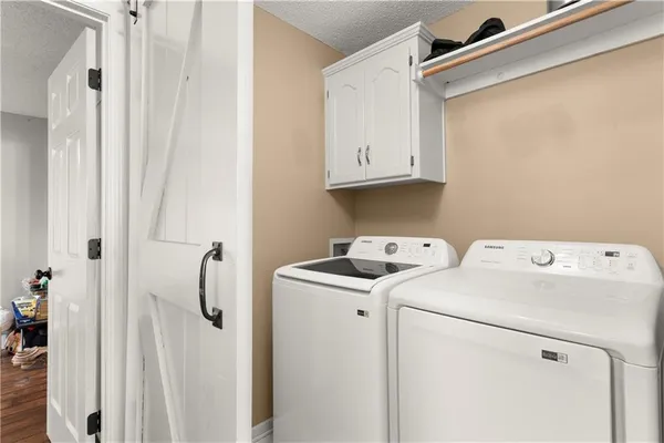 $425,000 | 213 Northeast Dreamweaver Avenue, Lee's Summit, MO 64086