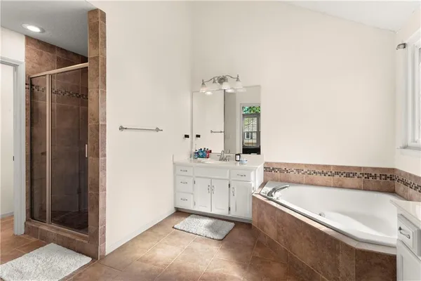 $425,000 | 213 Northeast Dreamweaver Avenue, Lee's Summit, MO 64086