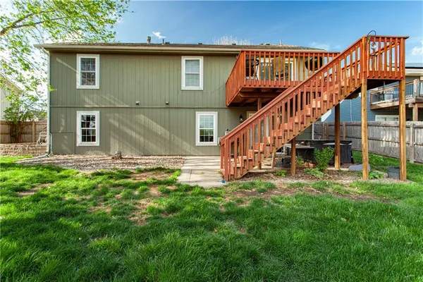 $425,000 | 213 Northeast Dreamweaver Avenue, Lee's Summit, MO 64086