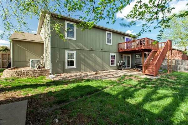 $425,000 | 213 Northeast Dreamweaver Avenue, Lee's Summit, MO 64086