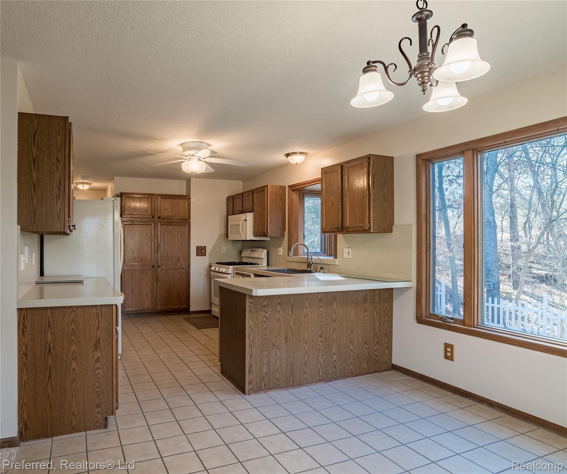 3864 Pleasant Valley Road Brighton, MI 48114 - Photo 17 of 45 3864 Pleasant Valley_Brighton-17.jpg