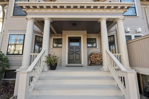 a view of entryway with a front door