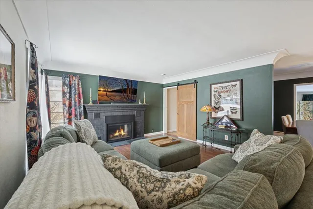 $325,000 | 921 Holmes Street South, Shakopee, MN 55379