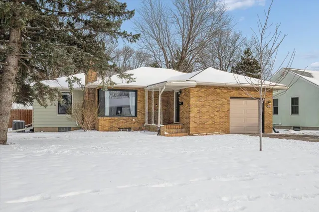 $325,000 | 921 Holmes Street South, Shakopee, MN 55379
