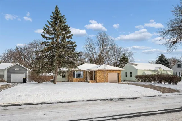 $325,000 | 921 Holmes Street South, Shakopee, MN 55379