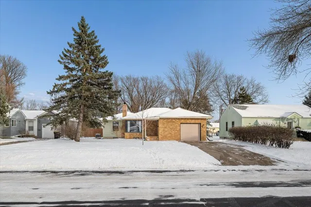 $325,000 | 921 Holmes Street South, Shakopee, MN 55379