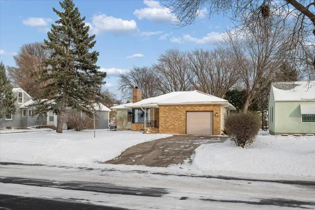 $325,000 | 921 Holmes Street South, Shakopee, MN 55379