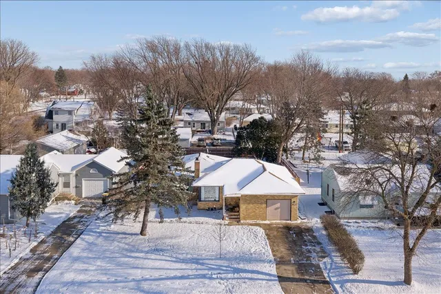 $325,000 | 921 Holmes Street South, Shakopee, MN 55379