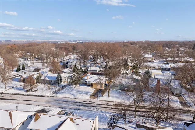 $325,000 | 921 Holmes Street South, Shakopee, MN 55379