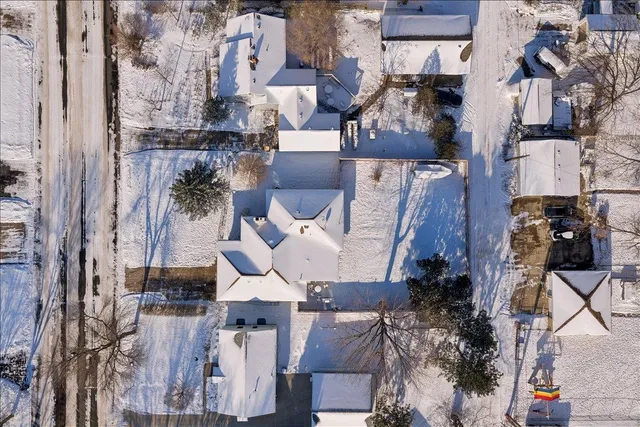 $325,000 | 921 Holmes Street South, Shakopee, MN 55379