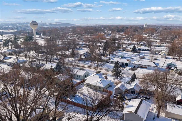 $325,000 | 921 Holmes Street South, Shakopee, MN 55379