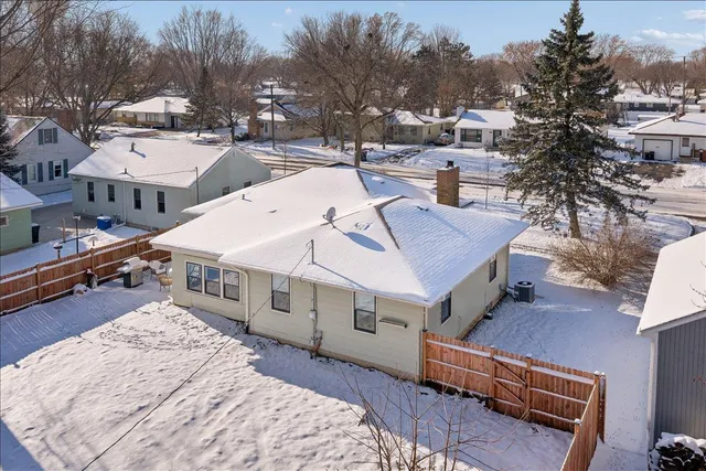 $325,000 | 921 Holmes Street South, Shakopee, MN 55379