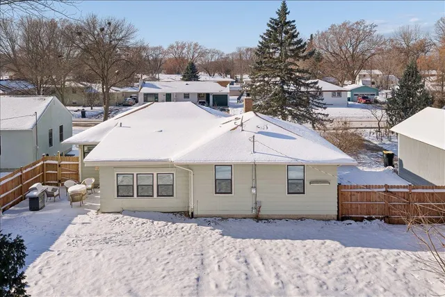 $325,000 | 921 Holmes Street South, Shakopee, MN 55379