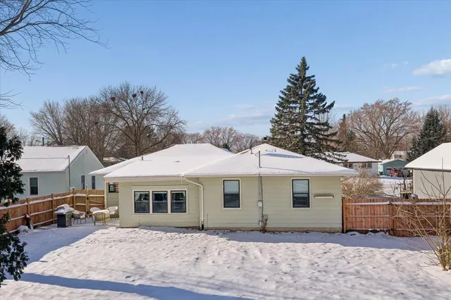 $325,000 | 921 Holmes Street South, Shakopee, MN 55379