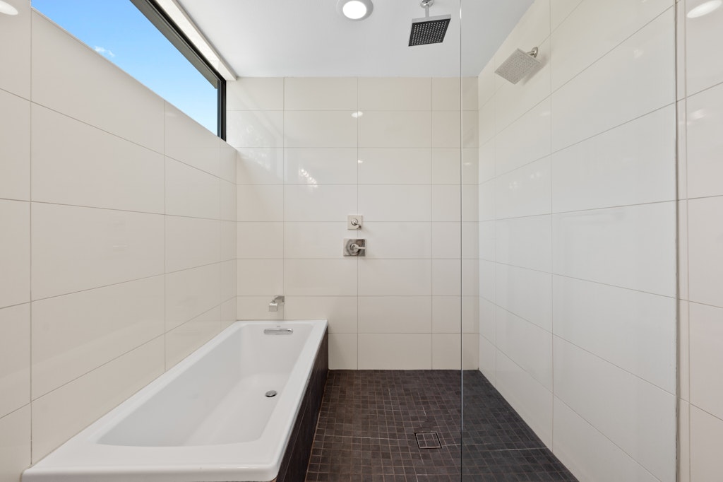 1005 Cardinal Lane, Unit B Austin, TX 78704 - Photo 8 of 17 a bathroom with a bathtub