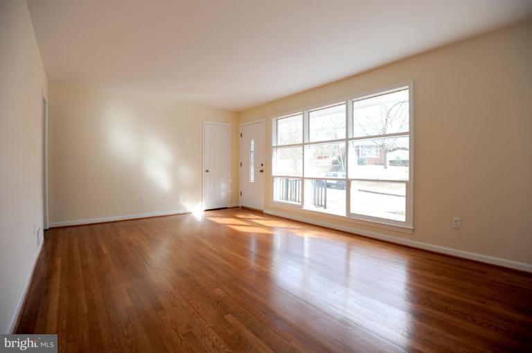 6508 Inlet Street New Carrollton, MD 20784 - Photo 12 of 17 Living Room