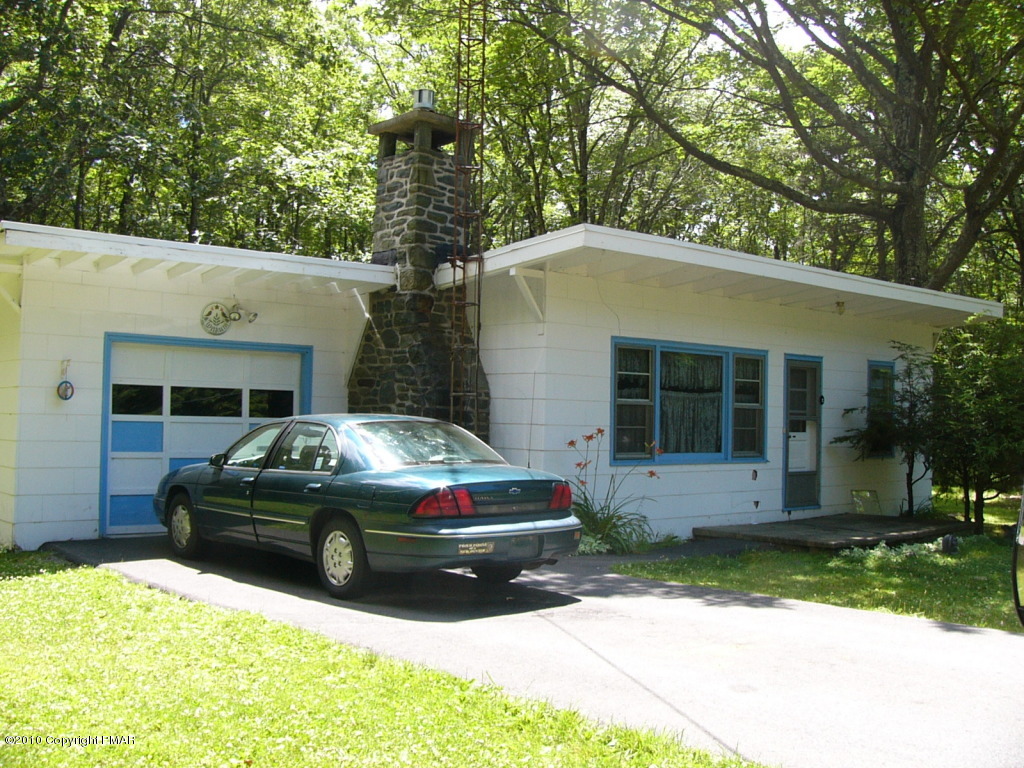 a car parked in front of a white house