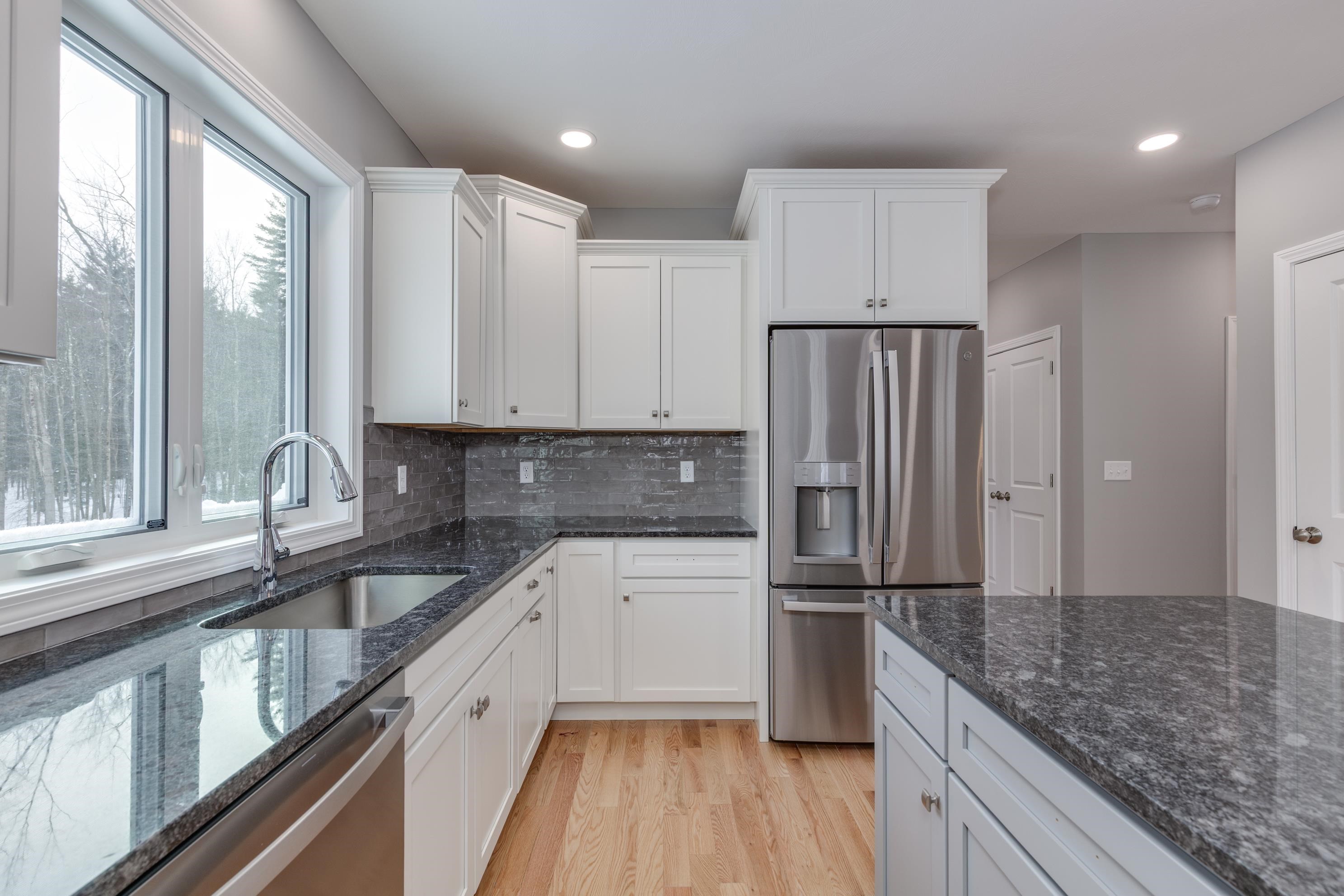 821 Cross Country Road Pembroke, NH 03275 - Photo 4 of 36