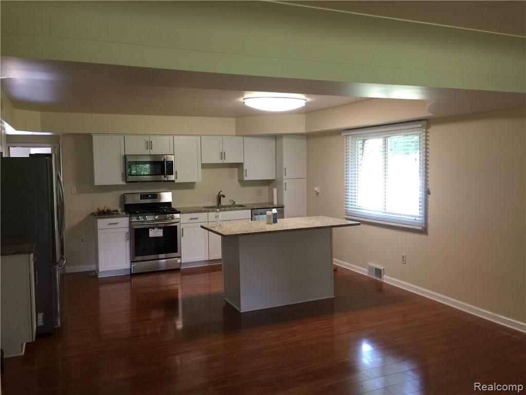 27203 Bunert Road Warren, MI 48088 - Photo 8 of 31